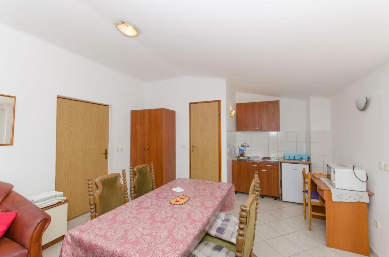 Apartments And Rooms Nike Sobra 部屋 写真